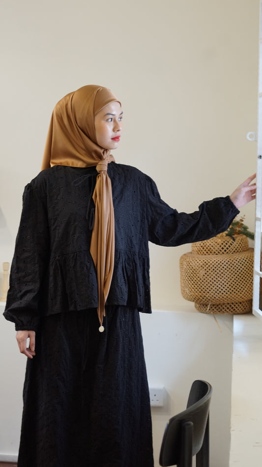 Tri Shawl Basic in Matte Satin