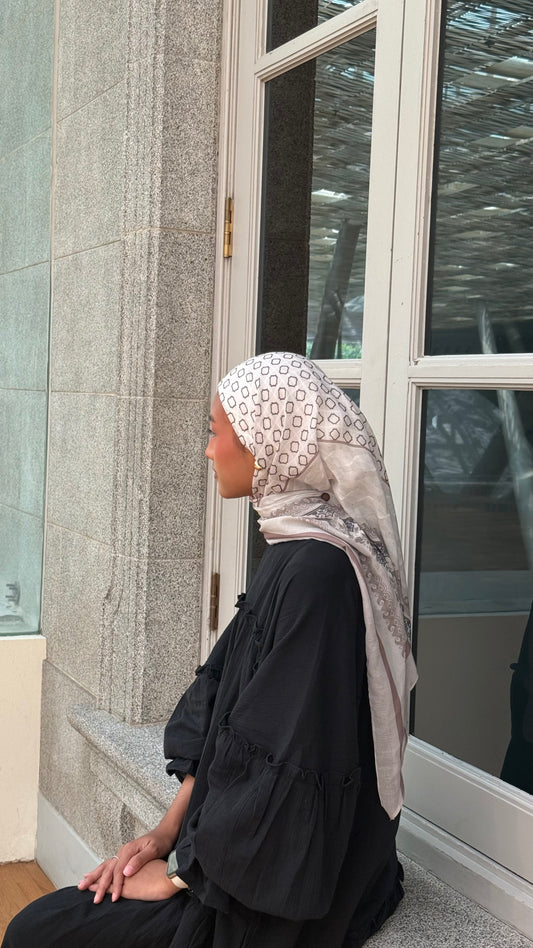 Tri Shawl Putih