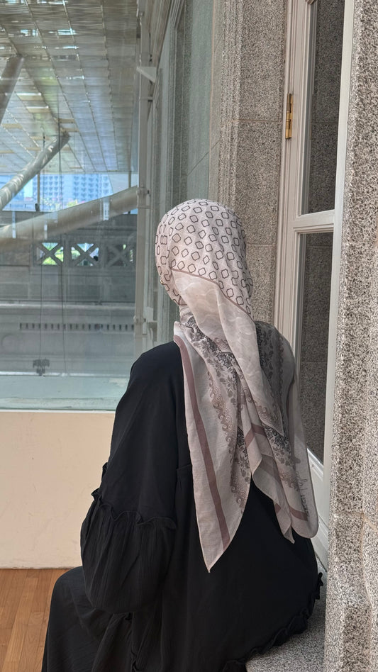Tri Shawl Putih